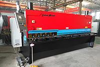 Guillotina hidráulica para láminas de metal QC11K con controlador E200PS