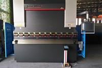 Plegadora con sistema electrohidráulico DA58T